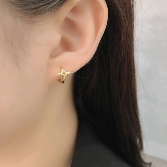 925 Sterling Silver Stunning Star Gold Earrings - Picture 5 of 10